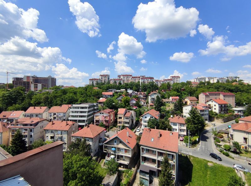 Wohnviertel mit roten Ziegeldächern